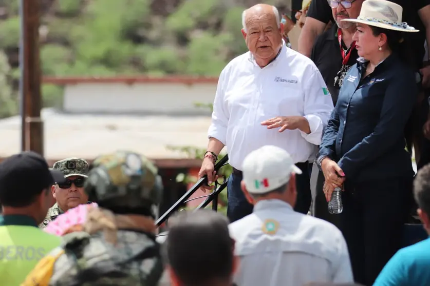 Recorre gobernador Castro Cos&iacute;o zonas afectadas en San Ignacio y reitera apoyo total a las familias.