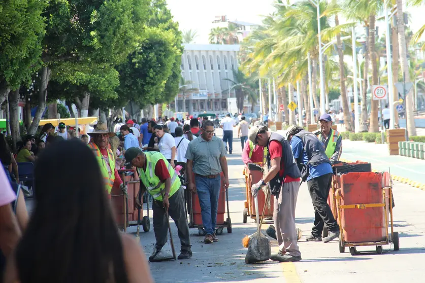 Servicios P&uacute;blicos de La Paz realiza trabajos de limpieza tras festejos patrios.