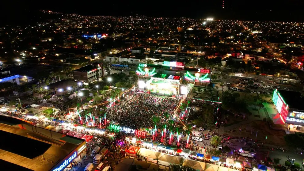 Gobernador V&iacute;ctor Castro encabezo ceremonia por el 215 aniversario del Grito de la Independencia.