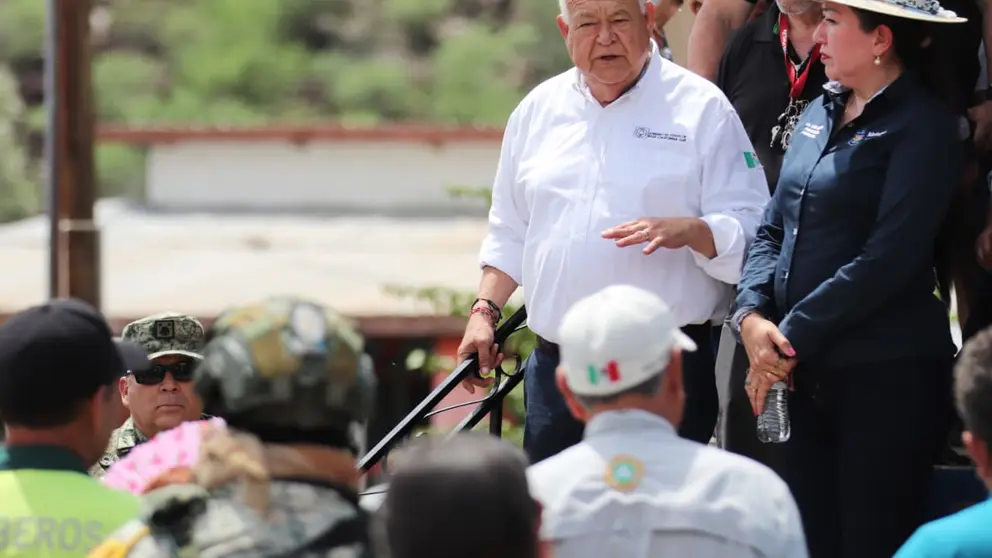 Recorre gobernador Castro Cos&iacute;o zonas afectadas en San Ignacio y reitera apoyo total a las familias.